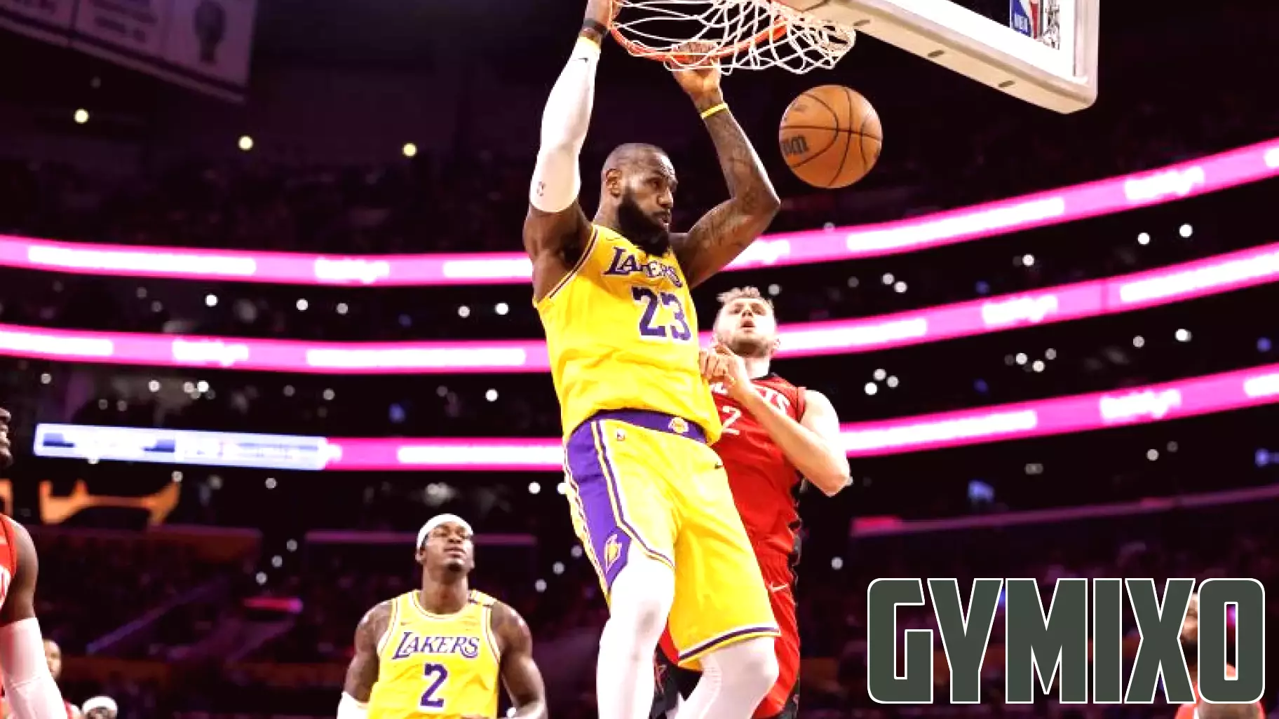LeBron James' Injury Raises Concerns During Lakers' Victory